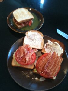 BLT Sandwiches, easy to make and super cost effective! busybudgeter.com