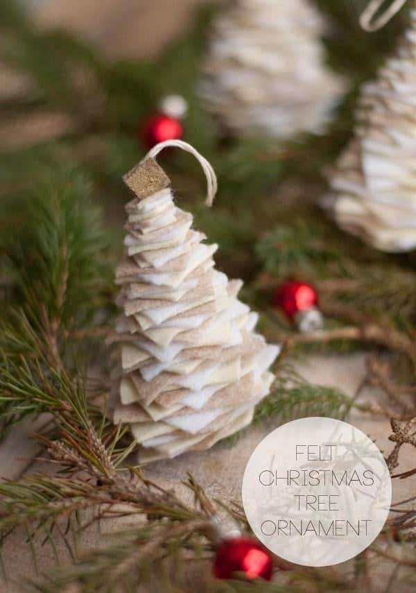  Un albero di feltro su un albero sarebbe una grande decorazione o una decorazione piatto! www.busybudgeter.com