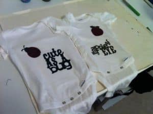 Skærmprintede Baby Onesies