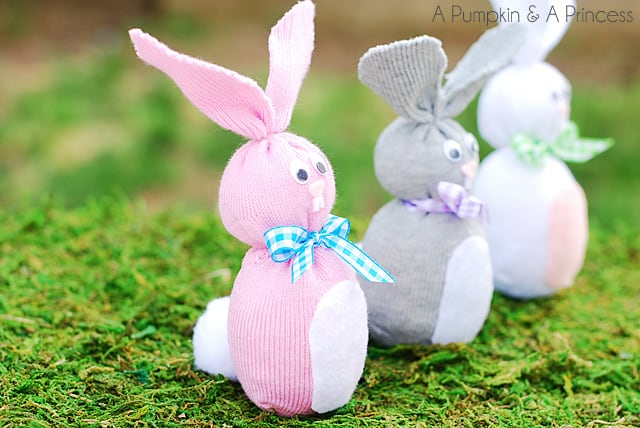 DIY Easter Crafts - you can make these sock bunnies for ANYONE. They are a great, handmade and meaningful gift for someone special. My kids are going to love seeing these in their easter baskets.