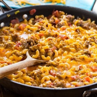 Nothing quite like a spiced-up basic mac and cheese recipe! Any one-pan dish is totally something my family will love (and I will love too!)